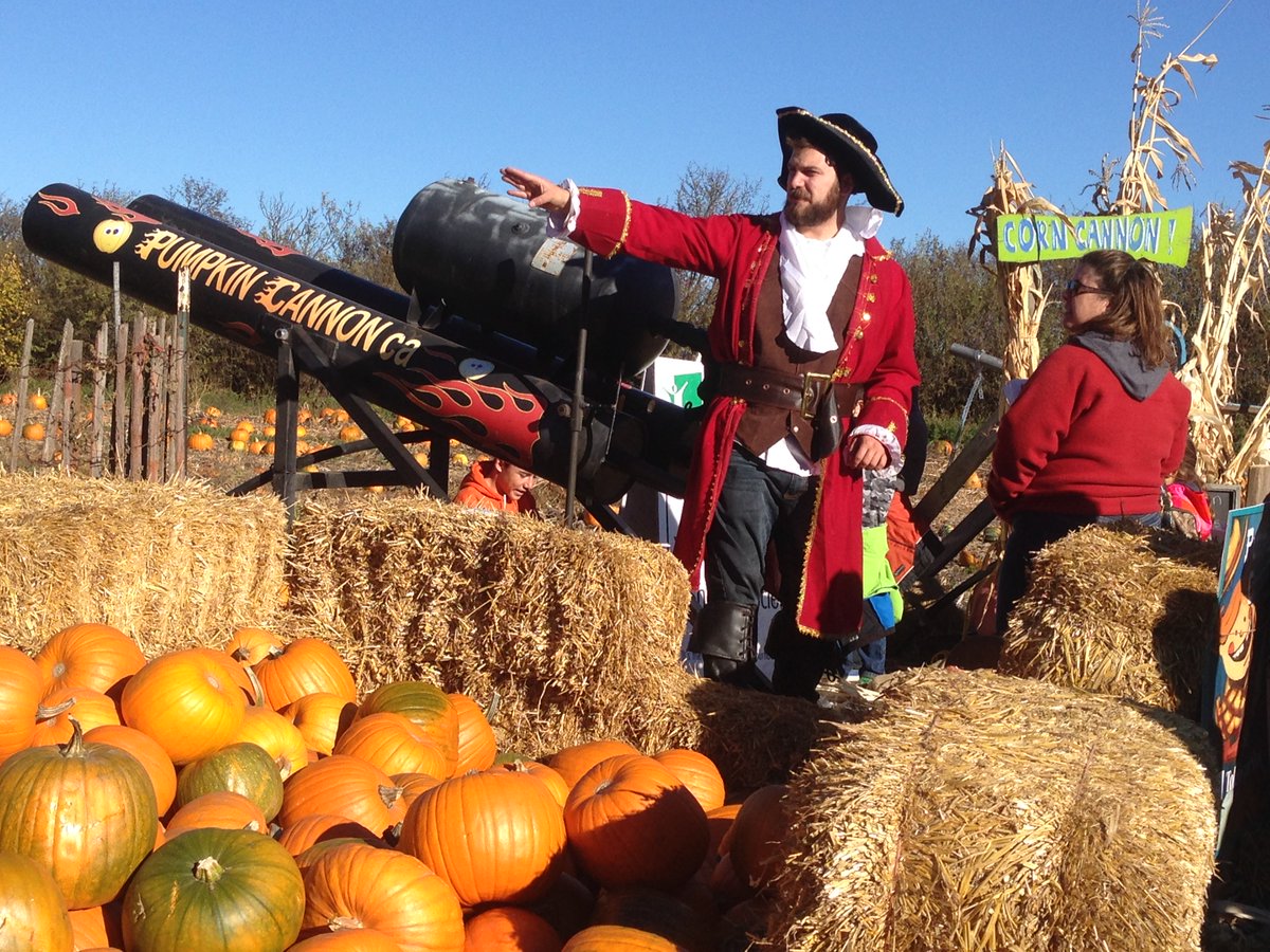 🎃 Have a smashing good time during the legendary Haunted Pumpkin Festival at <a href="/MyPrairieGarden/">Prairie Gardens AB</a>, on until Oct 31! bit.ly/2NXg4Q9 #ExploreEdmonton