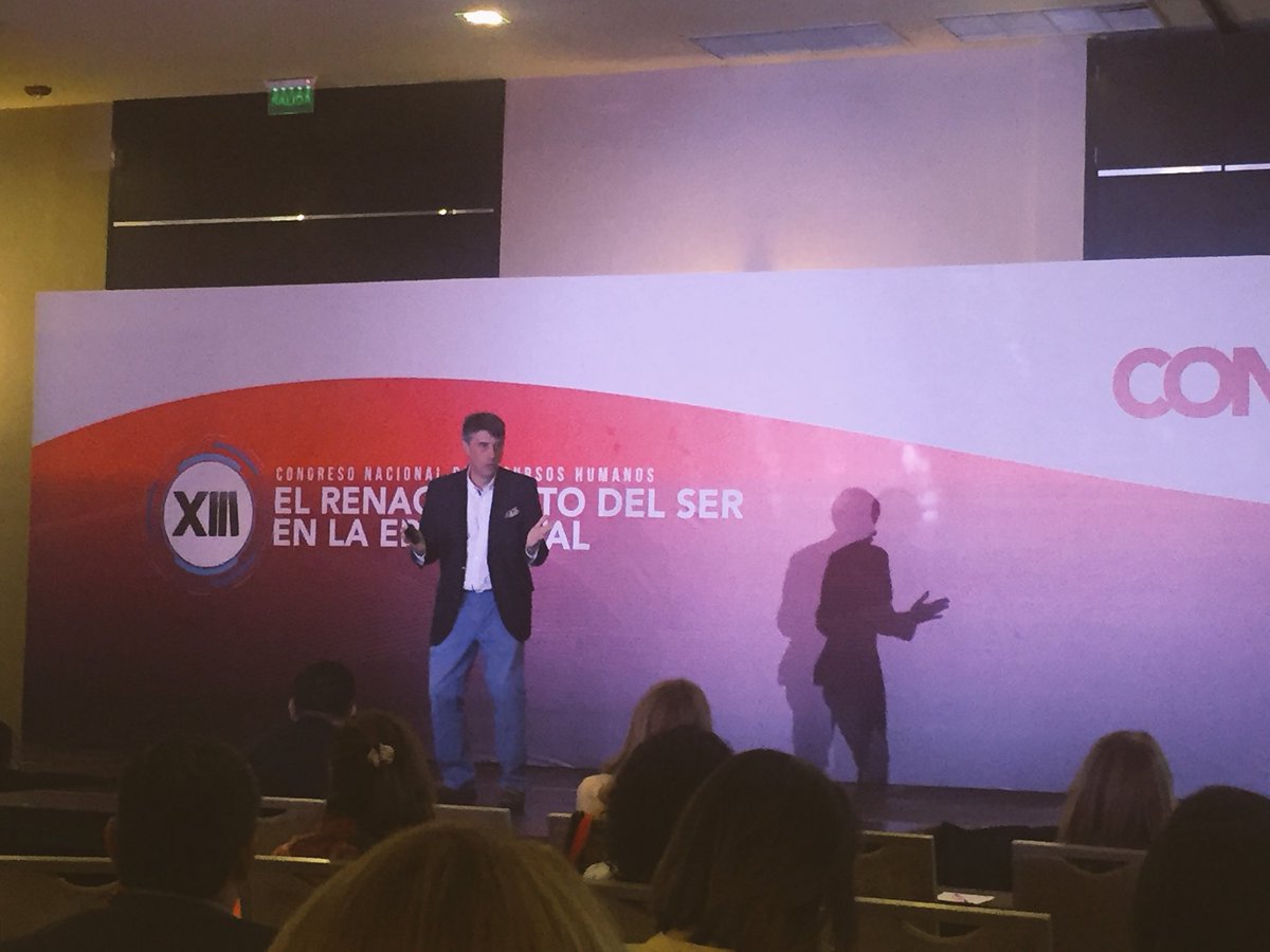 molakarla's tweet image. “Para reinventarse hace falta querer hacerlo, decide cual es tu actitud para gestionar cambios” Carlos Hernandez @dosabrazos en el Congreso de #RRHH @ANREHPanama #locusdecontrol