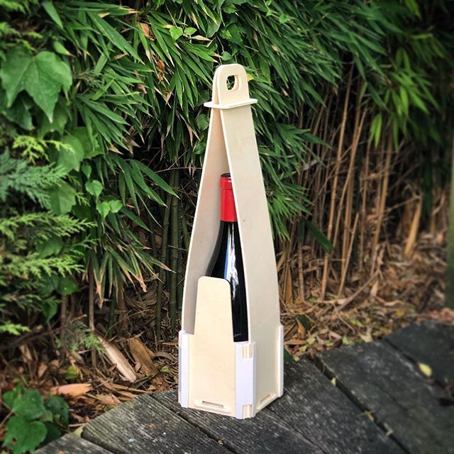 sinclabox's tweet photo. Nuestras cajas SinclaBox de vino también con esquineras de bioplástico 👏🏽❤️ #bio #cajas #cajasdemadera #cajasnavidad #cestasnavidad #cestasvino #cajasvino #wine #wineboxes #packregalo #originalpresents #cestaregalo #christmas #navidad #bodega #vinoteca #eco #regalos #singrap… https://t.co/Qto0qbh7RE