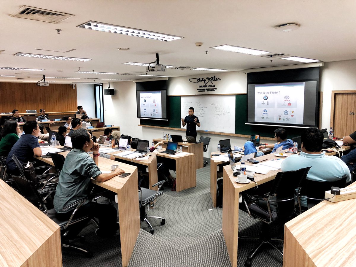 HarolDonnel's tweet photo. Its an honor to be a guest lecturer at @mbaitb colab with @the_marketeers with fighter brand theme. Thanks pak satya to challenge me with such a great task. #guestlecture #marketing #fighter #brand #branding #marketeer #marketeers #mbaitb #sbmitb #stayhungrystayfoolish https://t.co/ulnn6ubLPR