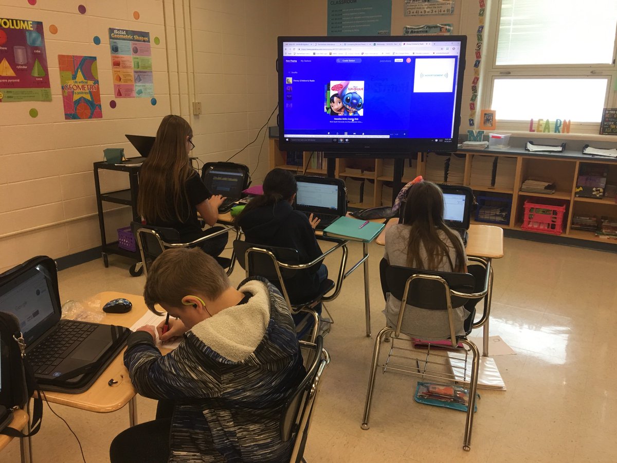 MillerMathGMS's tweet image. This class loves jamming to Disney Pandora as they work on their mastery learning grid. Such an amazing group! #simmonslearns #122edchat @Simmonsknights1