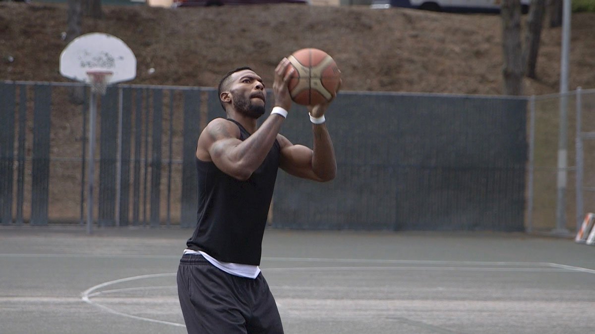 Harry Smith spent seven years behind bars. He's now trying out for the #Warriors G-League team, the @GLeagueWarriors. He's also making sure to mentor young people in hopes of steering them away from the path he traveled down. 

Here's @joerosatojr story: nbcbay.com/s6LXEwy