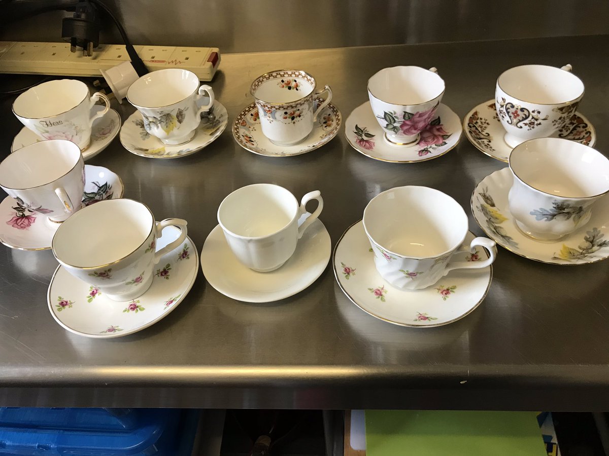 ClivesCandles's tweet image. All ready for tonight’s Candle In A Teacup Workshop which starts at 6pm in my studio. I run these as though you are making candles in your kitchen hence the pencils, blu tack, domestic kitchen scales etc. Just waiting to welcome Carol and Amy and to seeing their finished candles.