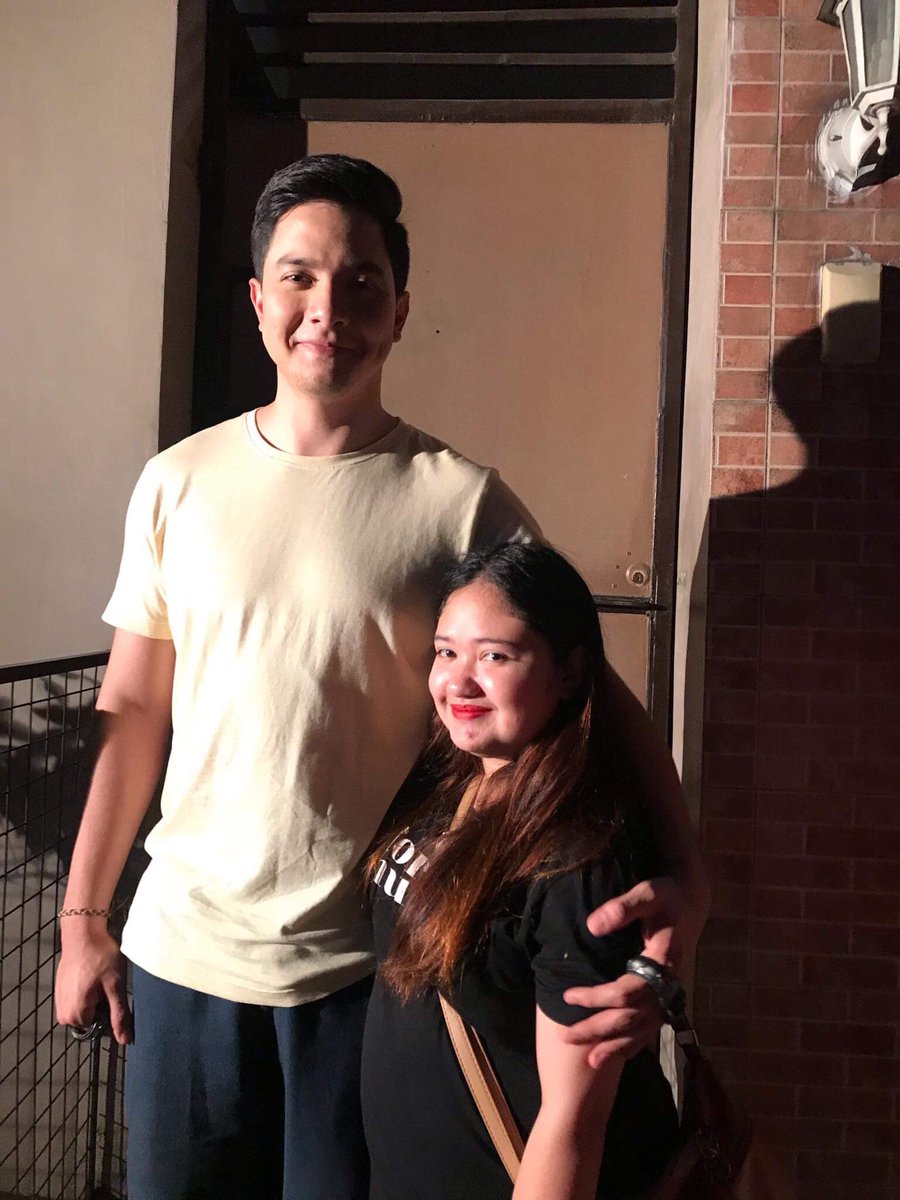 Mia23_dl's tweet photo. Birthday mo pala kaya nanunood ka ng live ko hahaha

Hanudaw kyahhh hahaha charot syempre kahit saan dapat support! Pero wag mo na i-connect sa birthday ko! Thank you always kuya labyu😘 @aldenrichards02 #VMRegaladoBashers https://t.co/3PwKNg0FNG