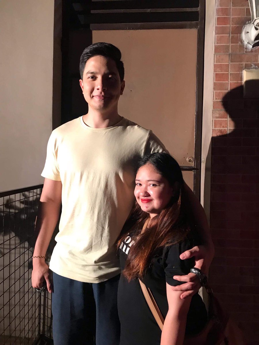 Mia23_dl's tweet photo. Birthday mo pala kaya nanunood ka ng live ko hahaha

Hanudaw kyahhh hahaha charot syempre kahit saan dapat support! Pero wag mo na i-connect sa birthday ko! Thank you always kuya labyu😘 @aldenrichards02 #VMRegaladoBashers https://t.co/3PwKNg0FNG