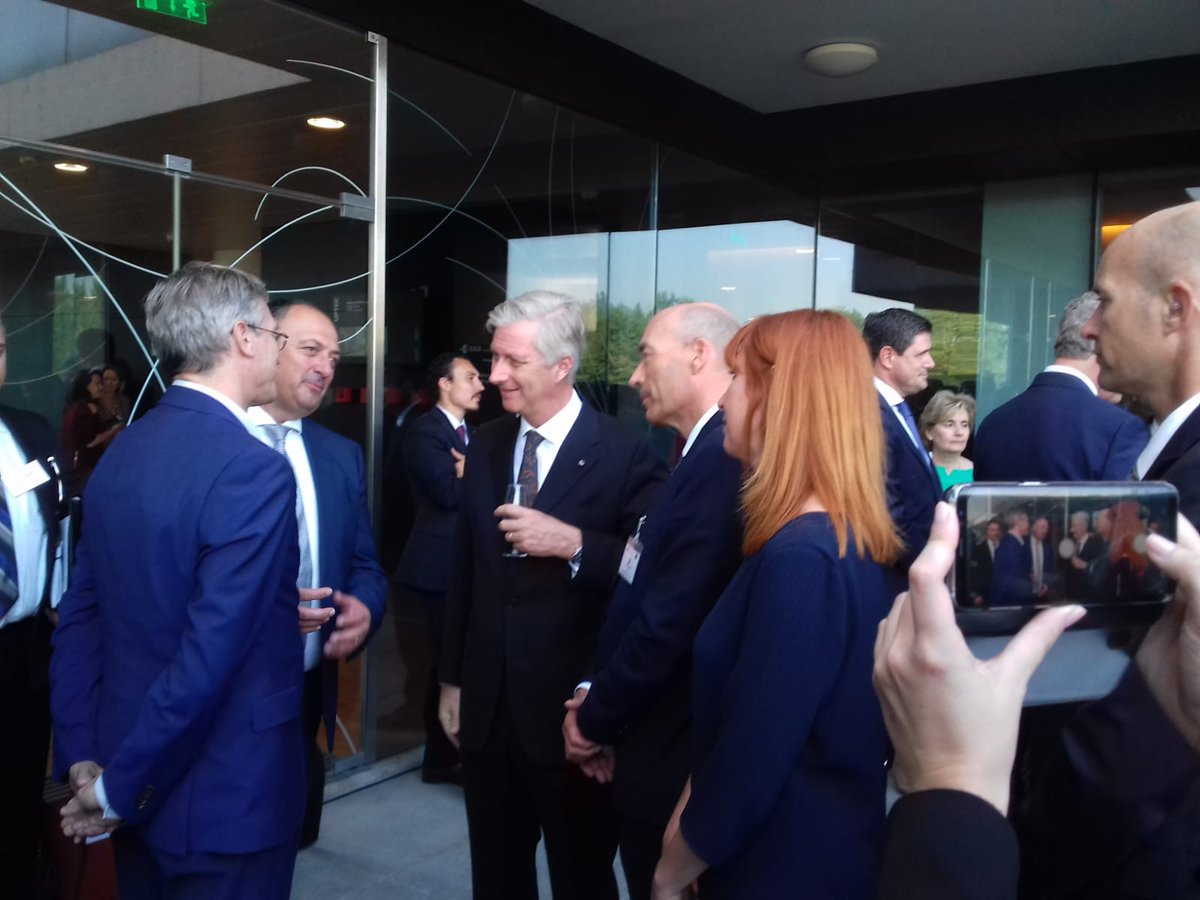Awex_Europe's tweet photo. Le Roi des Belges rencontre 3 startups belges dont 2 wallonnes (#Dim3 et #ALXSystems après le séminaire Perspectives... #BELPORT2018 @digitalwallonia @PDELCOMMINETTE @AWEX_Belgium @wborsus https://t.co/QLz4oNm9pl
