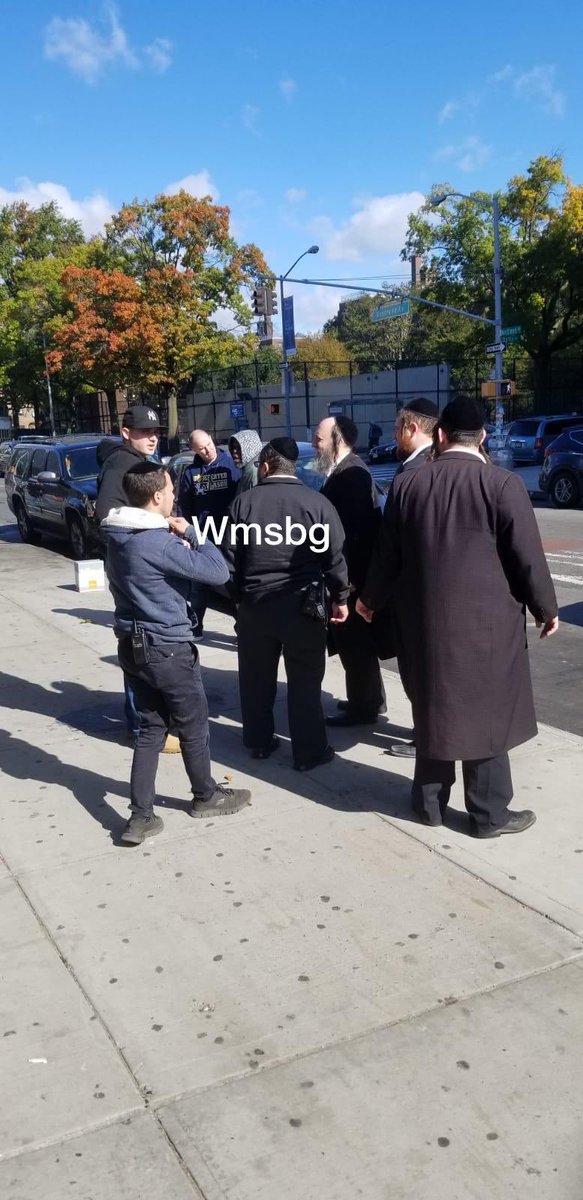 WILLIAMSBURG NEWS (@wmsbg) on Twitter photo .<a href="/WspuShomrim/">Williamsburg Shomrim</a> and <a href="/NYPD79Pct/">NYPD 79th Precinct</a> arrested a perp after stealing expensive wines from <a href="/SatmarHQ/">Satmar Headquarters</a> Shul on Myrtle Ave. .<a href="/WspuShomrim/">Williamsburg Shomrim</a> and <a href="/NYPD79Pct/">NYPD 79th Precinct</a> arrested a perp after stealing expensive wines from <a href="/SatmarHQ/">Satmar Headquarters</a> Shul on Myrtle Ave.