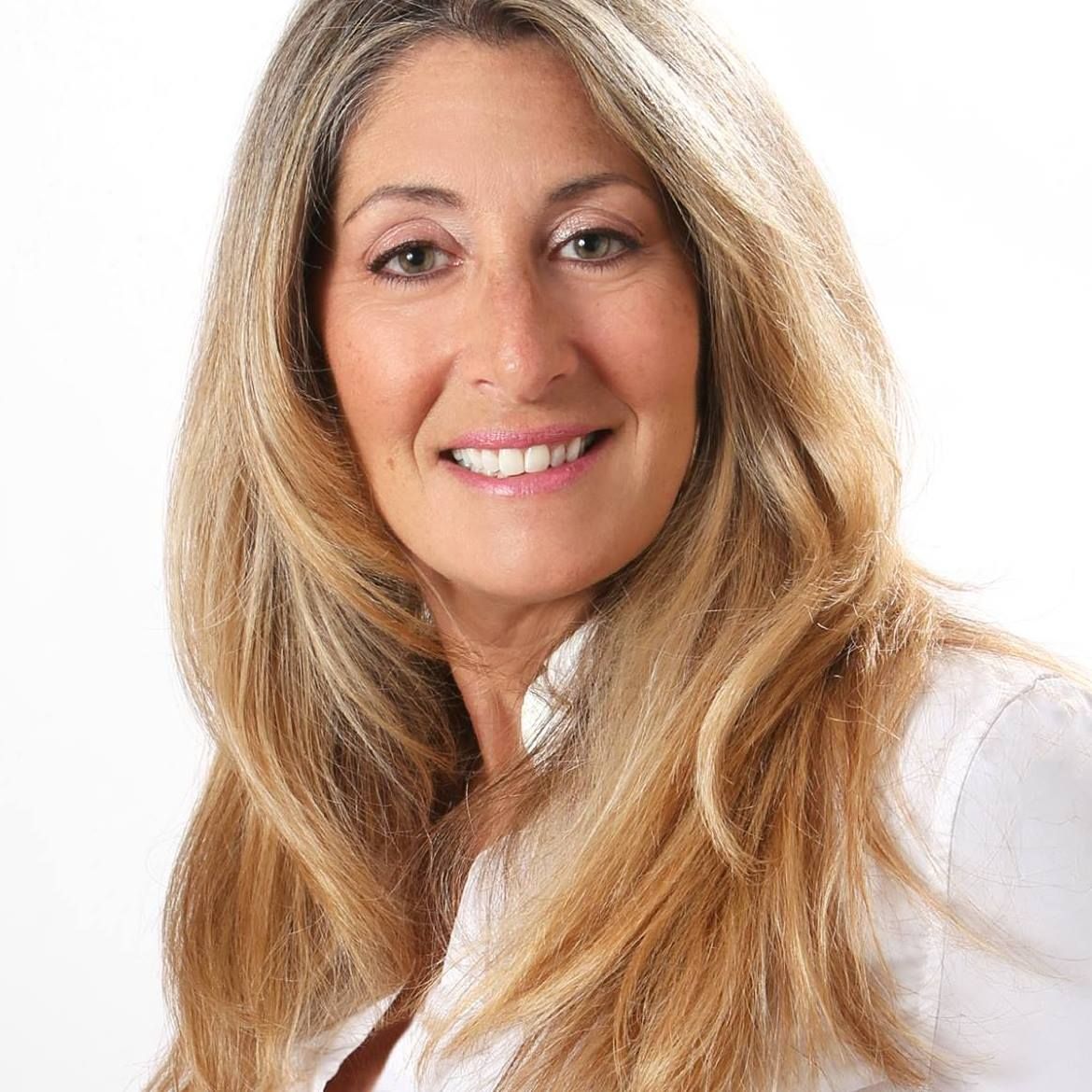 PropertyWorksNE's tweet photo. Meet Agent Nadine Oliveri! Nadine has been a licensed agent for over 20 years.  She  earned a bachelors degree in psychology and a masters in marriage and family therapy both from Central Connecticut State University.  #RealtorsofCT #realtor #HouseHunters #meetourteam https://t.co/eYNwp8fcb2