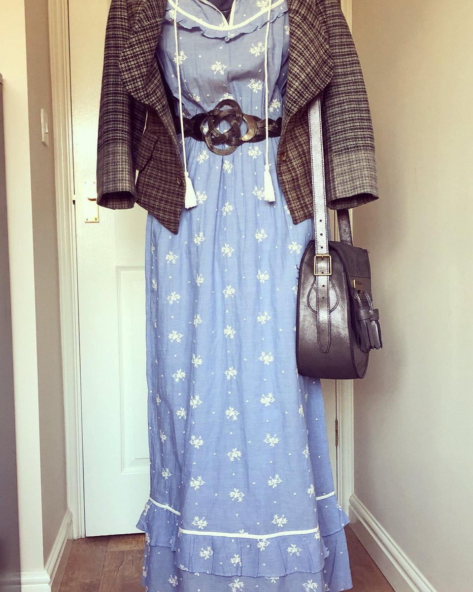 JoJacksonStyle's tweet photo. #styleinspo #style is having #confidence to #walktall #lookinggood #feelinggood #experimentstyles #colours &amp; #textures dress @DEBYDEBOPARIS jacket @FollowWestwood bag @drmartens belt @nextofficial #silvertrainers @Converse #personalstylist #fashionstylist #jojacksonstyling #style https://t.co/2A7lzK6ASD