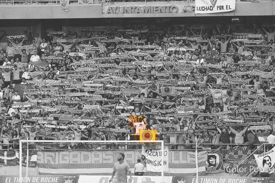 Hay palos duros y luego está el de ayer. Te llora tu grupo, tu afición, tu equipo y tu ciudad... esa que siempre llevaste por bandera. Gracias por tanto, Fernando. Siempre estaremos en deuda contigo. Descansa en paz, amigo <a href="/BA1982Oficial/">Brigadas Amarillas</a>