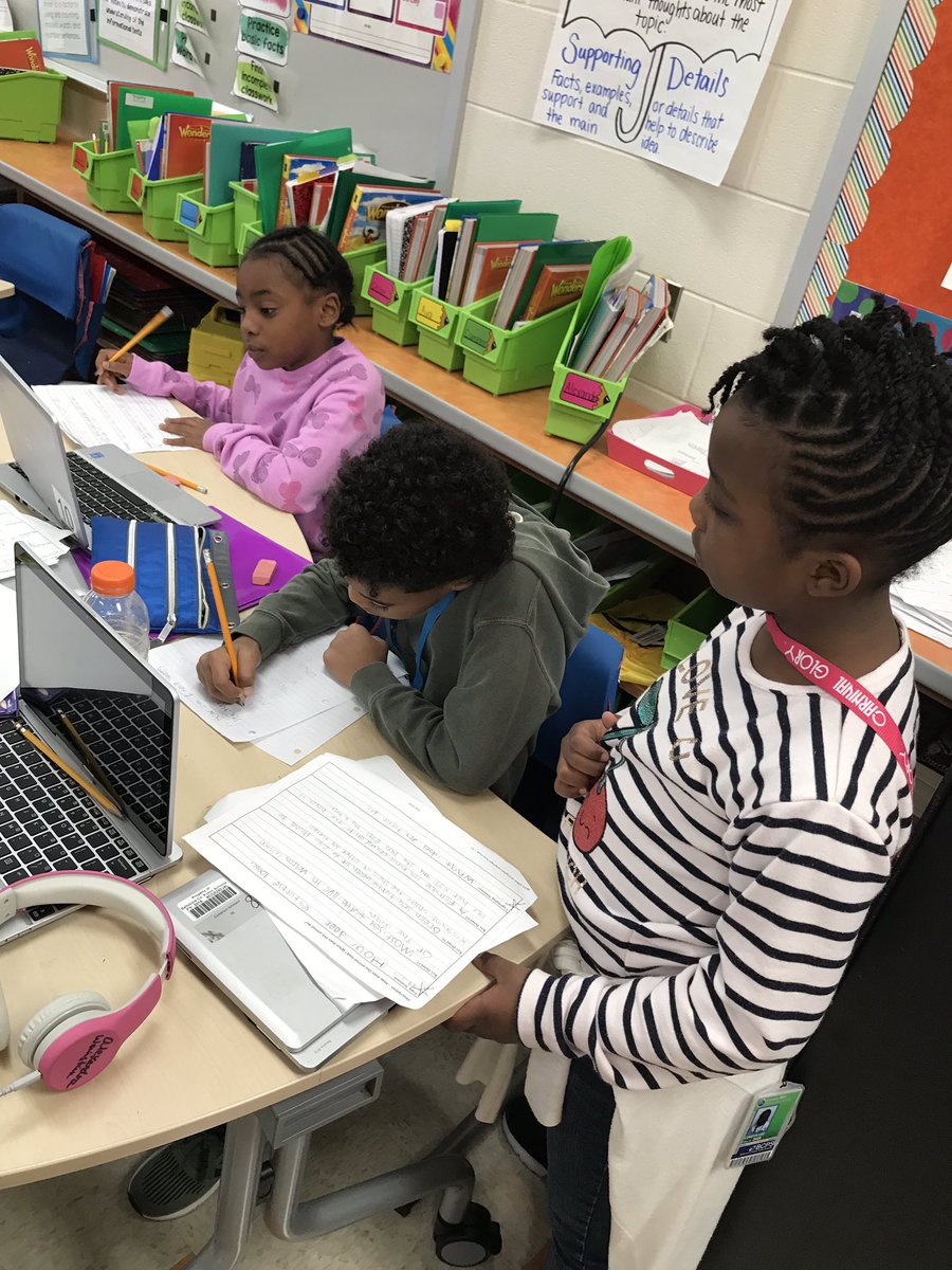 williamsonlmes's tweet photo. We are officially drafting! Students are turning their thoughts on their organizers into complete and organized sentences! #LMESwrites https://t.co/1mJGeeoki8