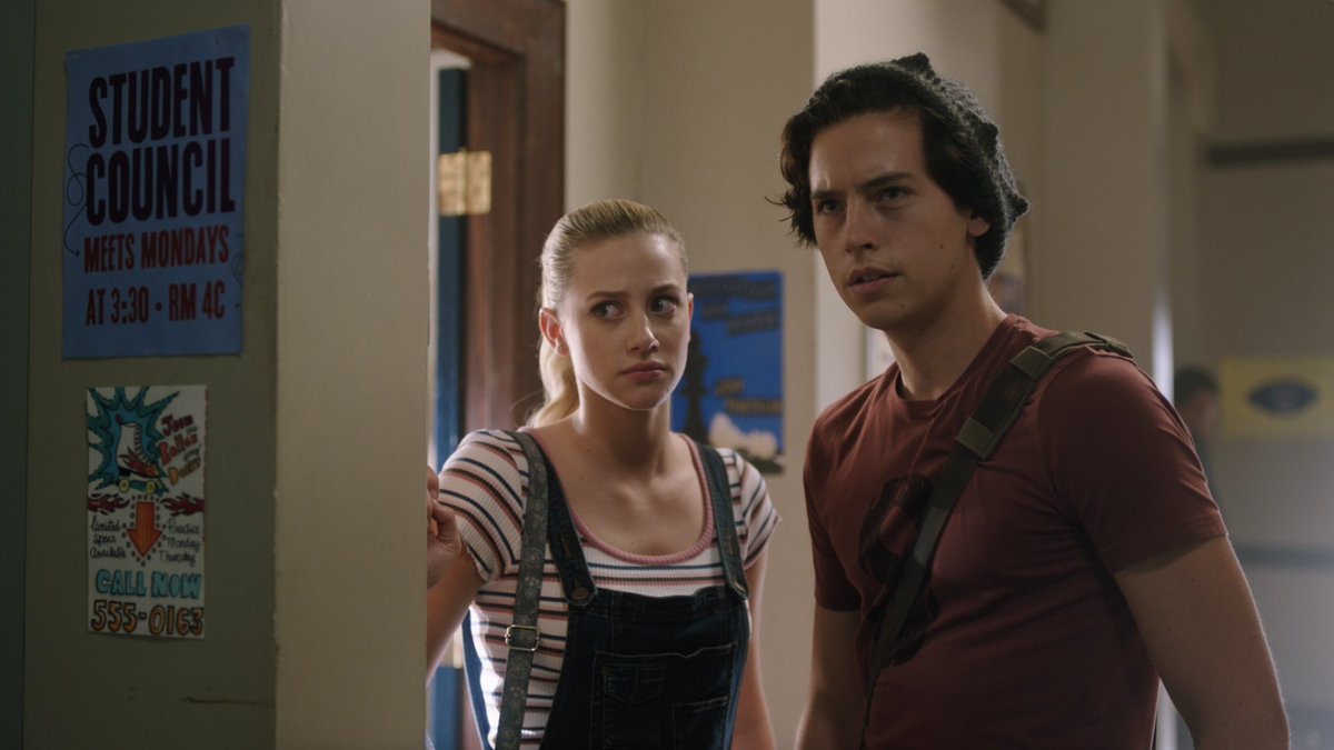lilireinhart's tweet photo. Absolutely thought today was Tuesday. Turns out, it’s Wednesday and #riverdale is on tonight. 👫🔍 https://t.co/fiPlLO0ONf