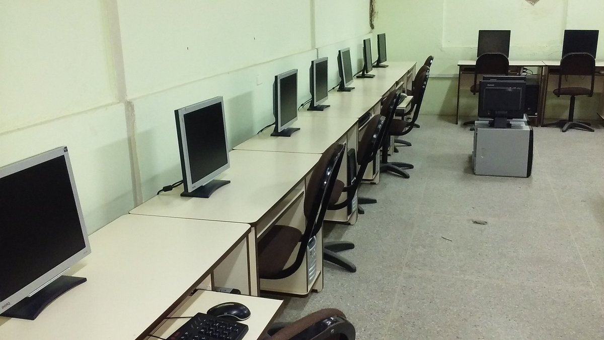 Cbit_Matute_S's tweet photo. Técnico Cbit. Terminando de instalar las computadoras. Del Cbit Matute Salazar. @carcast02. @psuvaristobulo @FundabitPrensa @fbitanzoategui https://t.co/rbjvfh7abS