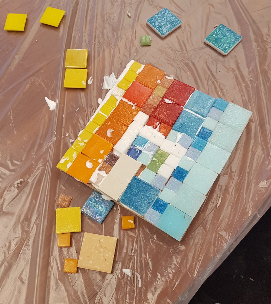 HeartInArt_UK's tweet photo. Join us getting creative making #mosaics #artyworkshops in North London today @BANGBANGOFH https://t.co/fElfClCNrw