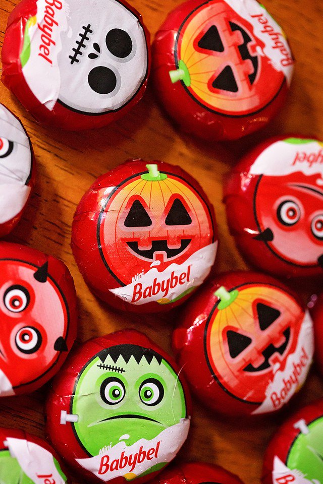 TamaraCamPhoto's tweet photo. Need some cheese at your Halloween party? Of course you do! This cheese is already in costume. A kid and adult favorite! I promise. Yeah, @Babybel! #BabybelTarget AD #SavedIt https://t.co/lJEu6O5vUR https://t.co/AD5XevK6p2