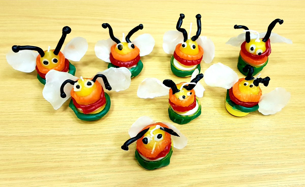 sandrabouguerch's tweet photo. Fun 2day with the families making Bee-lights at @WiganCouncil @WiganCouncilOnline #DCircus #museumofwiganlife. Great venue!
Children gave Bees names e.g Queene, Honey, Stinger. Next workshop tomorrow 5.30-8.30pm Leigh Library (Life Centre) @the_turnpike https://t.co/We8nvppbEP
