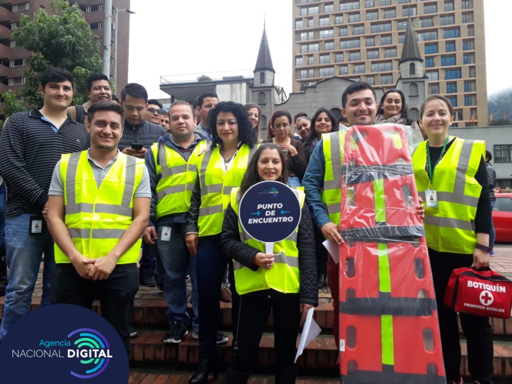 ANDigital_Col's tweet photo. La @ANDigital_Col participó activamente con todo su equipo de trabajo en el  #SimulacroNacional, realizado el día de hoy como  ejercicio de evacuación en caso de emergencia. 🚨 https://t.co/UPbzKs1Hgj