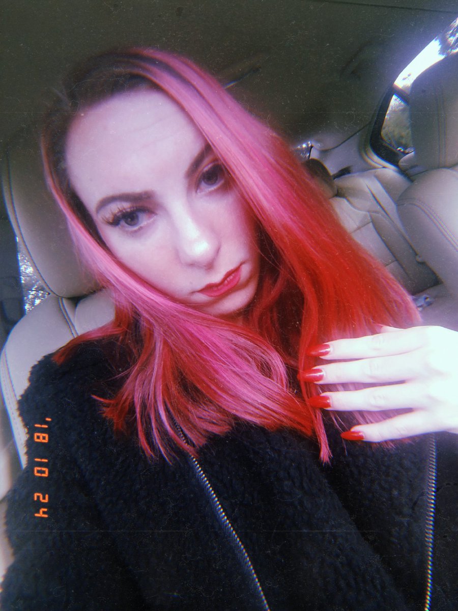 Chrissy Costanza's Closet tweet media