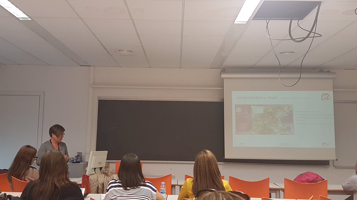 feramosg's tweet photo. Un honor escuchar nuevamente a la Dra. @Merce_G en el taller evaluación de la competencia digital docente. #Edutec2018 La Universidad debe ser b-learning. Se debe virtualizar parte de la Universidad. #COMDID https://t.co/kxY0nQ3b9g