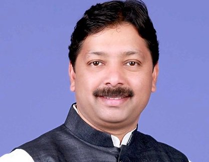 भाजपा प्रत्याशी अनुराग सिंहदेव ने किया सरेंडर, 12 साल से जारी था स्थाई वारंट
बिलासपुर, अंबिकापुर। भाजपा प्रदेश मंत्री व अम्बिकापुर विधानसभा प्रत्याशी अनुराग सिंहदेव ने बुधवार को मुख्य न्यायिक मजिस्ट्रेट अमित...bnc24.in/?p=2475
#CG #CGNEWS #NEWS #Newsnight #Newsinhindi