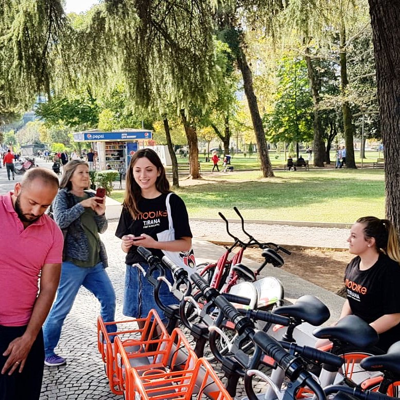 MobikeAL's tweet photo. Një xhiro me mobike 🚲shijohet akoma më shumë tani në freskinë e kësaj stine..🍂🍁
#mobikeal #shijovjeshtën #PedaloEdheTi https://t.co/geQKylQDel