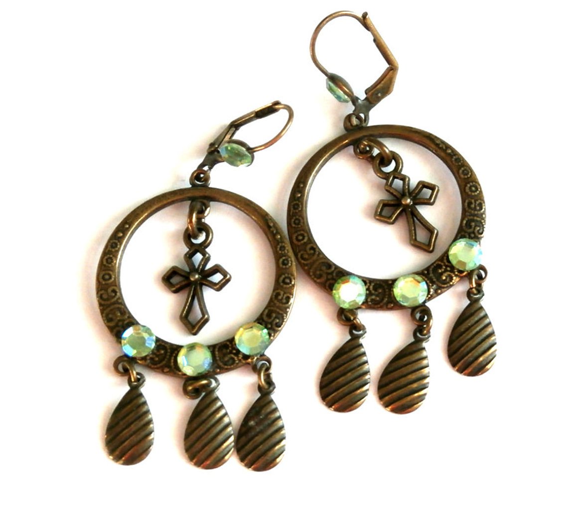 GrandmasDowry's tweet photo. Crystal Cross Lever back Dangle Earrings, Jewelry
#crossEarring
#christianEarrings #crystalcross
#religiousJewelry
#crossl #oneofakind #leverback #crystal #brass #boho #hoopearrings
https://t.co/QoUPhQHHCt https://t.co/fTfrCndQfF
