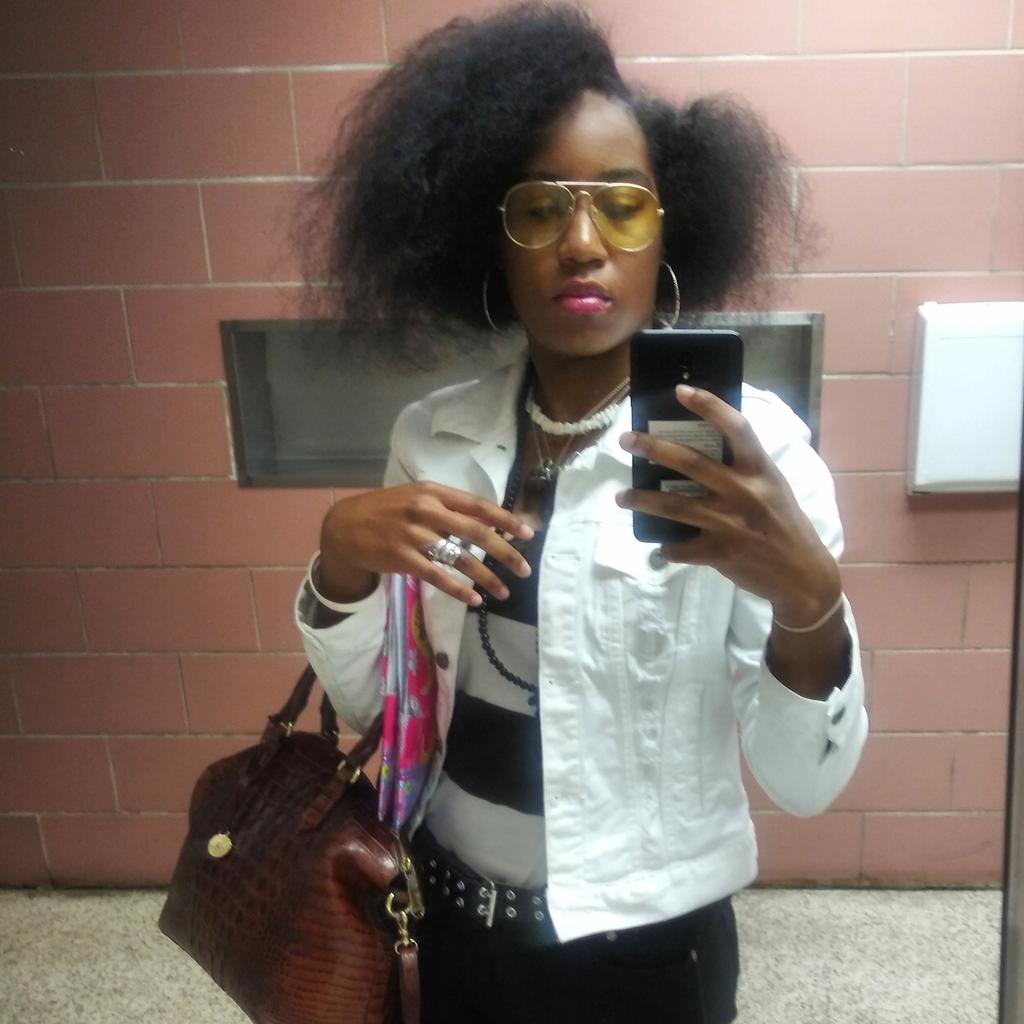 Solo_Gorgeous's tweet photo. Shades On ๐๐๐ทโ๐ฅ๐ฅ๐๐๐๐จ...-#!_\ #Black&White #MirrorAction https://t.co/9aJjPo6rGz