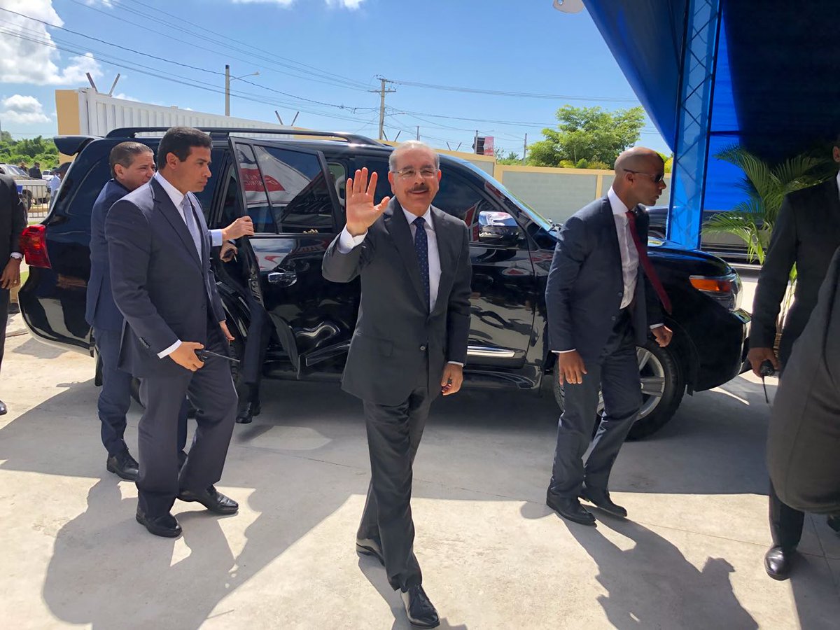 AmaurisMartnes1's tweet photo. Danilo Medina, hace su entrada a la ciudad Juan Bosch, para inaugurar tres grandes obras en la zona: Centro Educativo de Jornada Escolar Extendida, Instancias Infantil y tanque de Agua.@jessesa02025921 https://t.co/vK3zzTZ4BR