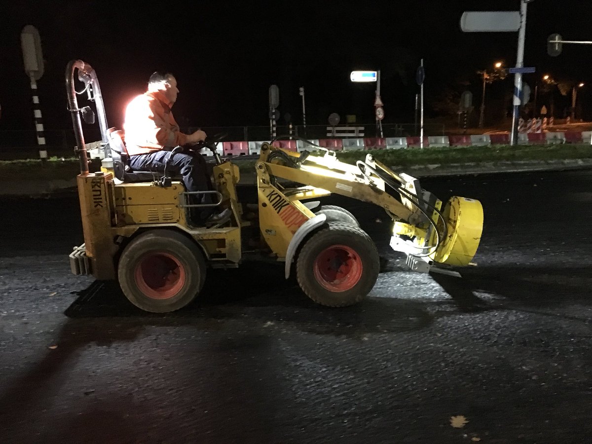 MaikelWelmers's tweet photo. Amsterdamseweg @gemeentearnhem ligt er weer klaar voor #asfalt #sma #warminwarm @Roelofsgroep tot morgen https://t.co/bYjWW7zAoF