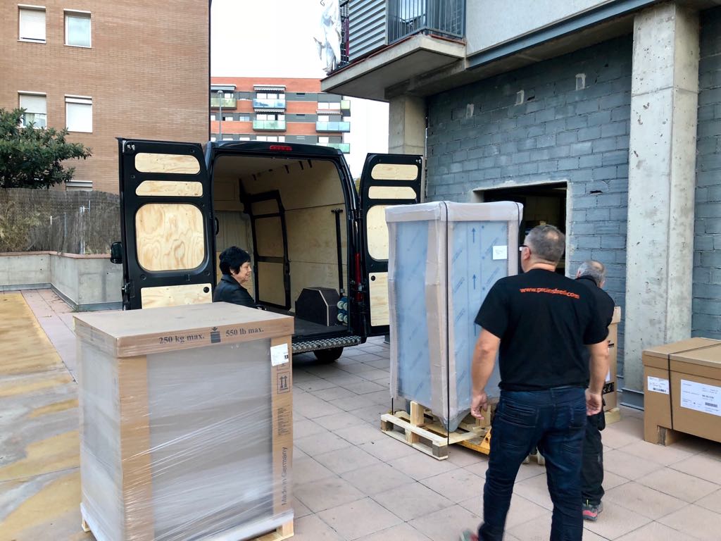 ProInsFred's tweet photo. Carreguem la furgoneta per començar el projecte de Les Quingles Events, un espai magnífic de celebracions. Us anirem informant.
---
Cargando la furgoneta para empezar el proyecto de "Les Quingles Events", un espacio de celebraciones magnífico. Os iremos informando.

#lesquingles https://t.co/hdZ2nnelCm