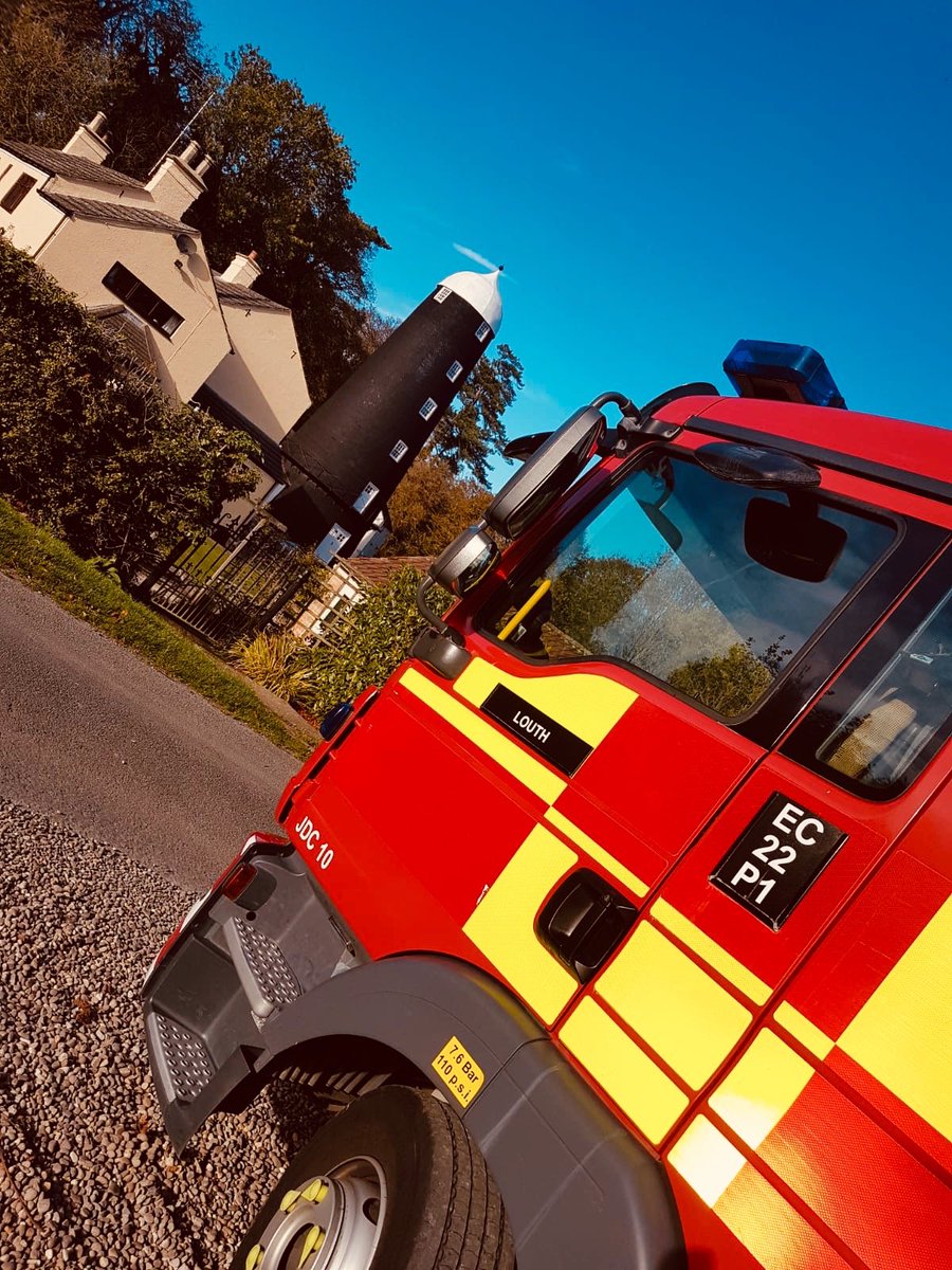 LouthFire's tweet photo. Check out that blue sky.....

The crew have been out in #Legbourne today to carry out home fire safety checks. 

Visit the @LincsFireRescue website for advice and to book a home #fire #safety check with your local crew. 

@LincsSkies https://t.co/5z0SkXBvso