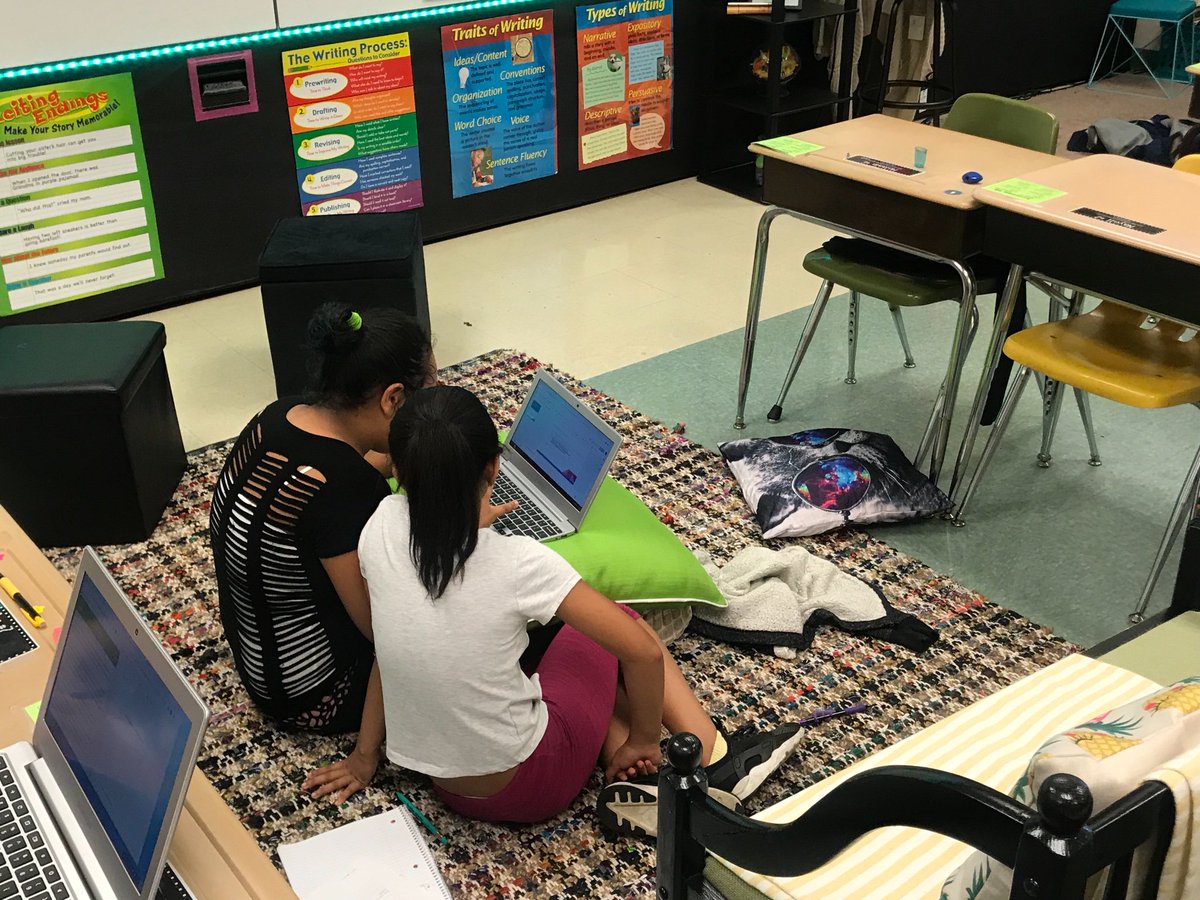CampbellsSquad's tweet photo. These scholars blew me away collaborating on their multimedia presentations! #IGNITE #inquiryprojects #techies @BethlehemAreaSD @DoneganBASD https://t.co/sVZ17MVZ23