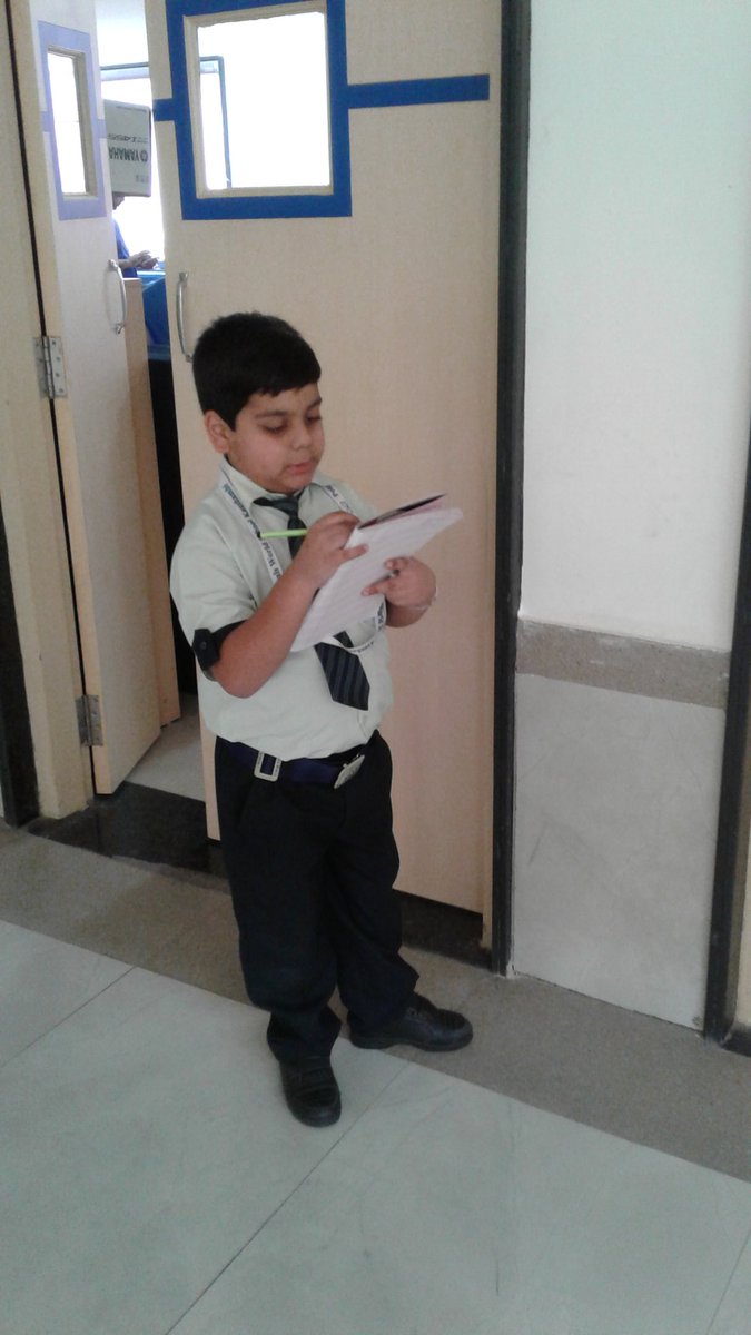 ReemaKarwal1's tweet photo. Grade 2 Exploring different shapes. #Selflearners #MathappyLearning #AmazingDay @sapna_sukul @pwskaushambi @Angelpr78255593 @mehak_vesra @PetalsOfficial @Anuja10054980 @TanujaS26326242 https://t.co/GaK4S1MJM0
