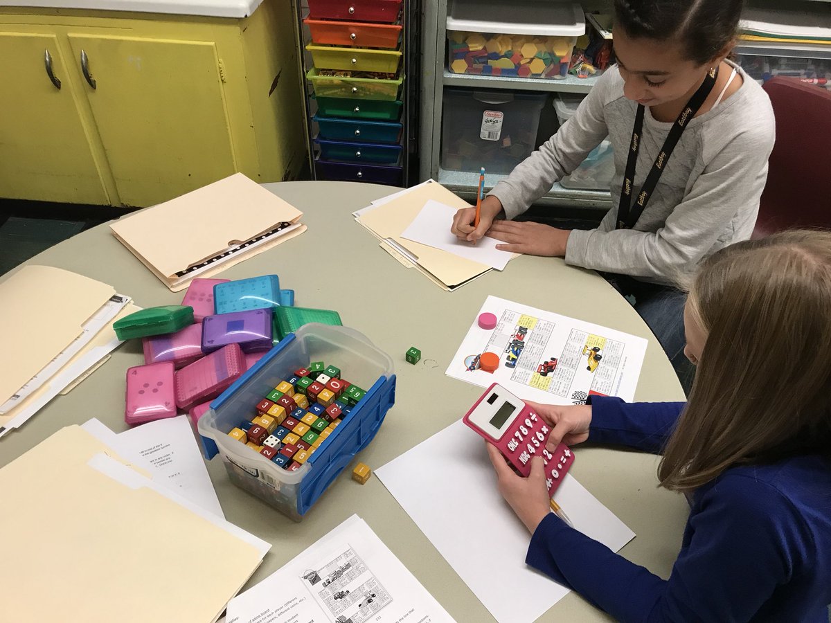 dsdPD's tweet photo. Fantastic display of future ready activities within Mrs. Harris’s classroom today at Lee Eaton in her 5th grade math classroom. #math #blended #blendedlearning #blplchat https://t.co/UU7va9aA4F