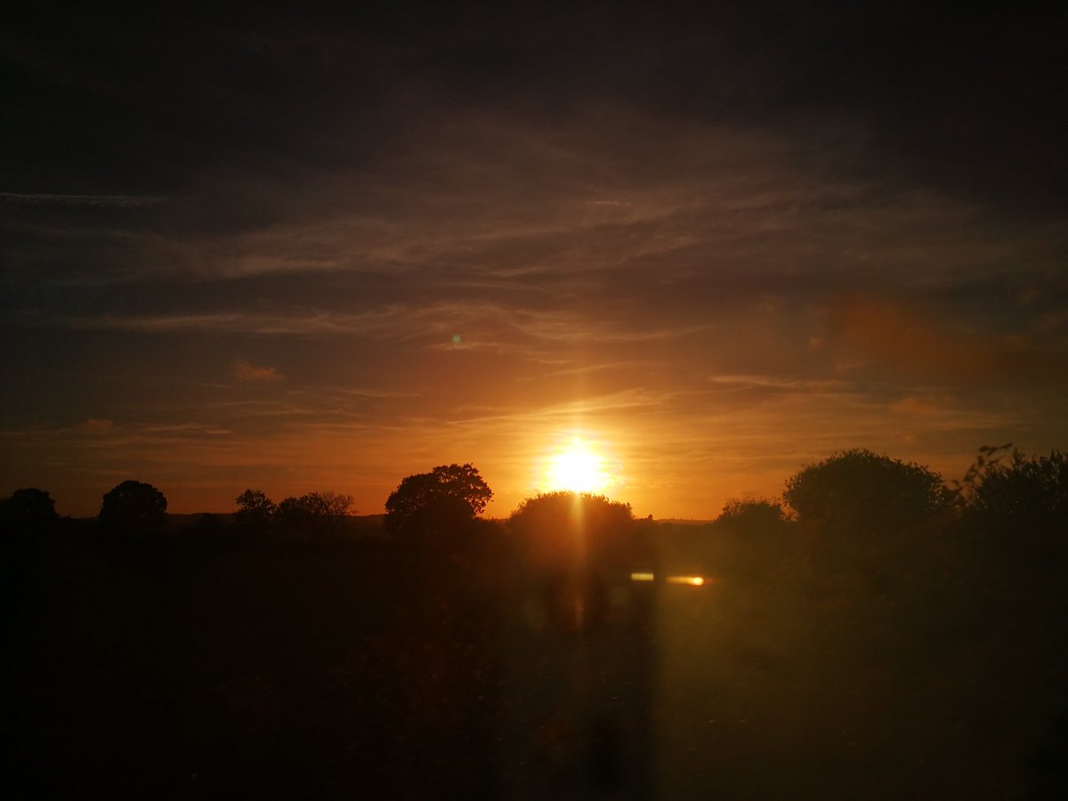 BillyC778s's tweet photo. #FromTheTrainWindow Homeward bound https://t.co/QhJIT0pM07