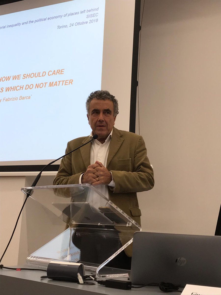 fabriziobarca's tweet photo. Oggi @FilBarbera ha raccolto al Carlo Alberto bel pubblico e moltissimi giovani a discutere di "luoghi dimenticati", disuguaglianze territoriali, rabbia che si trasforma in dinamica autoritaria e cosa fare per avviare invece un processo di emancipazione sociale @rodriguez_pose https://t.co/0XPW2hpqWn