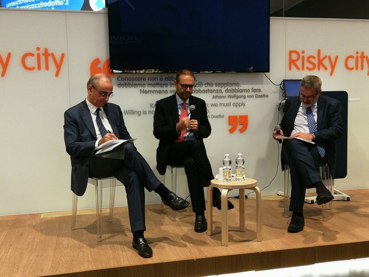 MdR_Torino's tweet photo. Chi salverà la FINANZA?
Al @MdR_Torino inizia la presentazione del libro di Emilio Barucci, edito da @egeaonline.
A 10 anni dal fallimento #LehmanBrothers il punto sull'eredità di quegli eventi.
#artedelrisparmio #OttobreEdufin #ArtOfSaving18 https://t.co/PUrCEkceNX