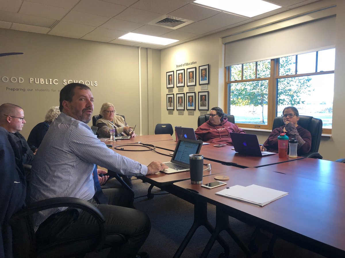 LakewoodSupe's tweet photo. LW high and middle teachers collaborating on our viable curriculum plan. Thank you, thank you, thank you teachers for leading the charge! @LWVikings https://t.co/Rdy8BNSKb0
