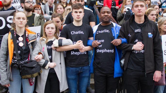 MeonEile's tweet photo. Tá feachtas ar bun ag mic léinn @DublinCityUni chun tabhairt ar an Aire Dlí @CharlieFlanagan an t-ordú díbeartha i gcoinne mac léinn ón ollscoil, Shepherd Machaya, a chur ar ceal #SaveOurShepherd

Físeán iomlán le feiceáil ar Facebook... https://t.co/L2f551btxU https://t.co/fPxxNzSr8e