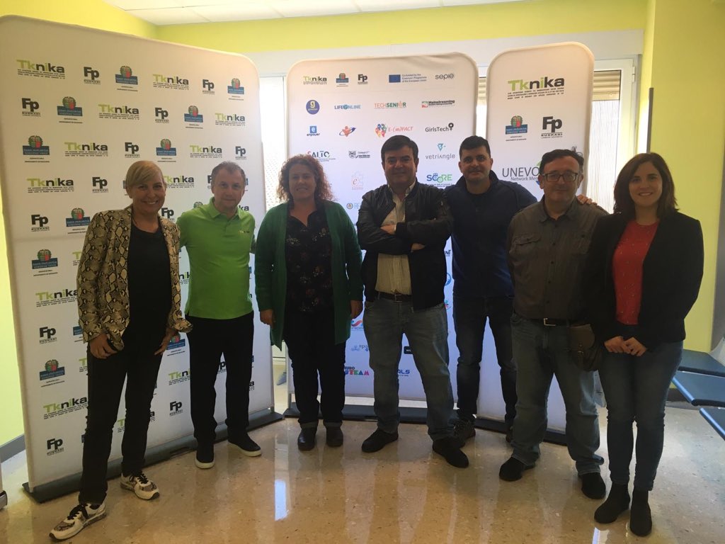 CEFIRE_FP_ERE's tweet photo. Comença la primera edició del curs que impulsarà el canvi metodològic a la FP de la Comunitat Valenciana. #fp #nuevasmetodologias #tknika #trabajobasadoenretos https://t.co/r4yy3vFjIV
