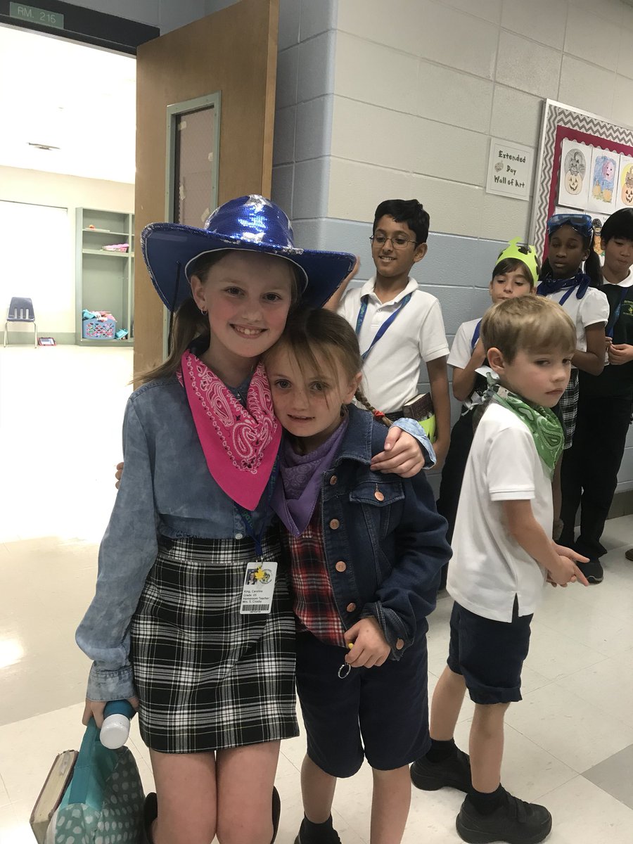 MoPat85's tweet photo. Give drugs the boot! Look at all my cute cowboys and cowgirls! #redribbonweek #toosmarttostart @MDuBoseAdams https://t.co/NjIuh1Vhxd