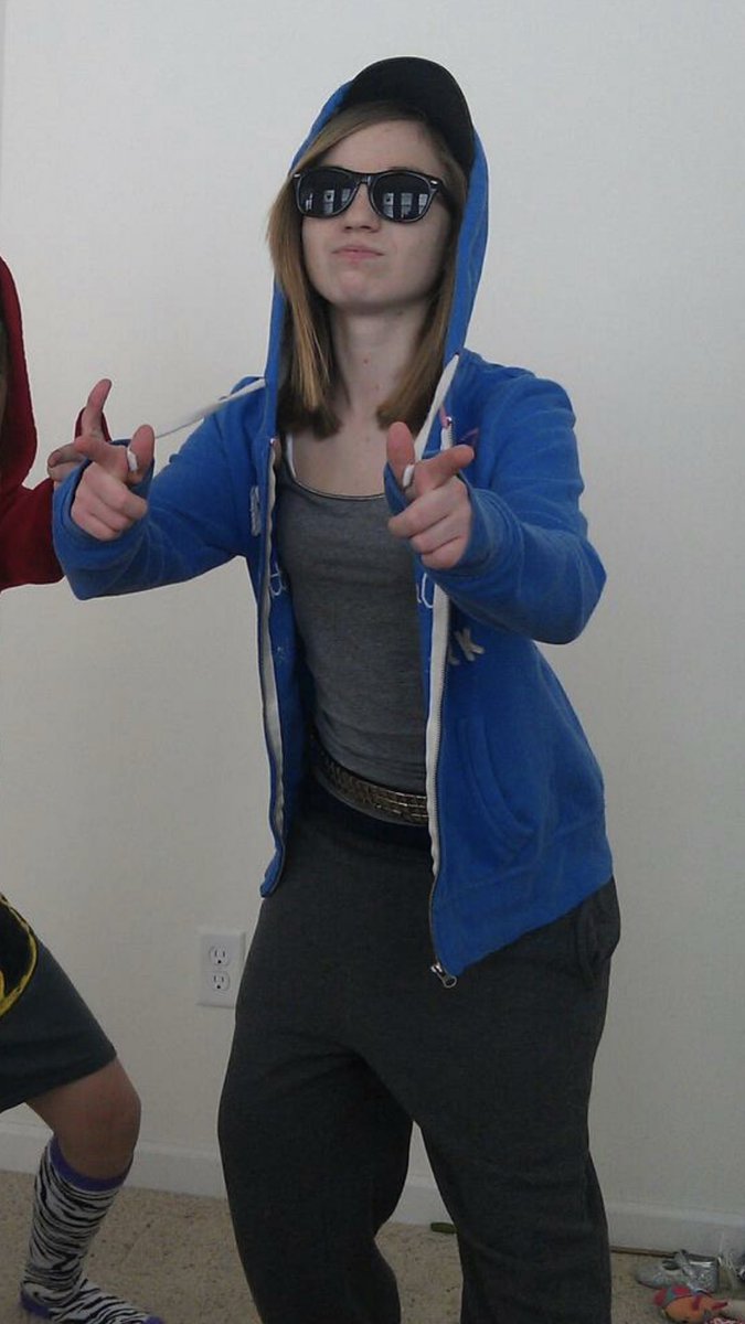 HEY itty bitty litty!! I’ve been doing some fun snooping lately so stay tuned for some fun pics;) for now enjoy this gem🤪 didn’t know you were such a gangsta girl <a href="/jazzlerazzle_/">Jazz</a>