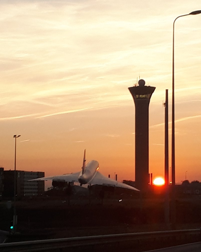 aude_aurimbaud's tweet photo. Magic in CDG #avgeeks #Concorde https://t.co/piSnVVe3nq