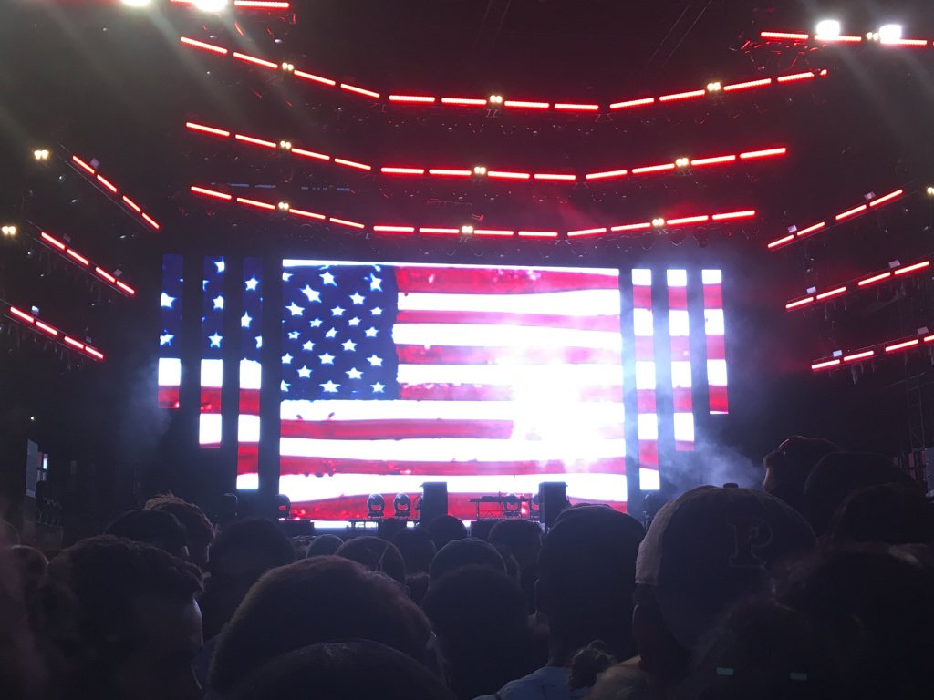 MeThough's tweet photo. Working for Tidal #MiaFest2018 https://t.co/kYWVSLmMGW https://t.co/h458FIqJ4U