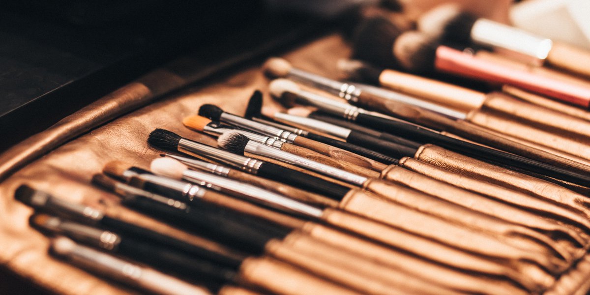 partner_centric's tweet photo. Worried about the high costs of top beauty #influencer partnerships? PC expert Kristine Kirschke shows you how to work with beauty influencers without breaking the bank. Check out our latest blog post. https://t.co/LJoo6jgkRc https://t.co/CgaSAr5Ggx