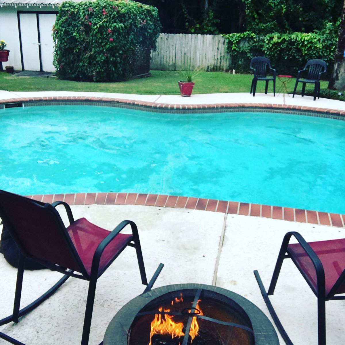 darla_hendrix's tweet image. My HAPPY PLACE!! #HappyPlace #FallFire #WorkFromHome
