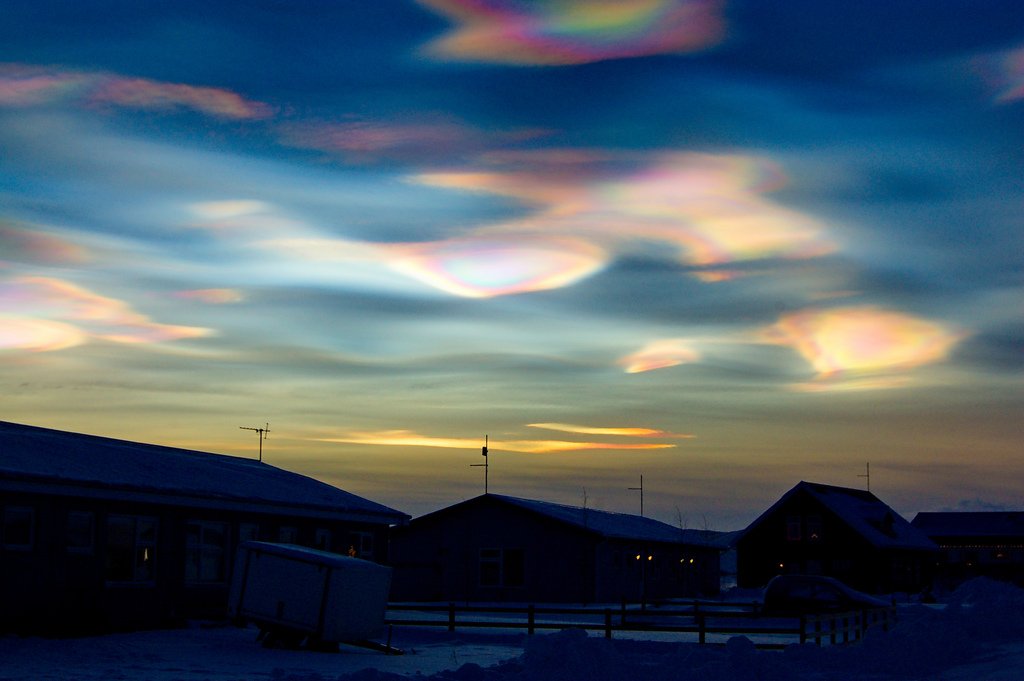 Talisman_Ist's tweet photo. Akşam bulutu tvitleme vakti gelmiş aaaa gerçekten akşam olmuş bak!... #SedefBulutu #Nacreous #AmusingPlanet https://t.co/u149bdN2rY