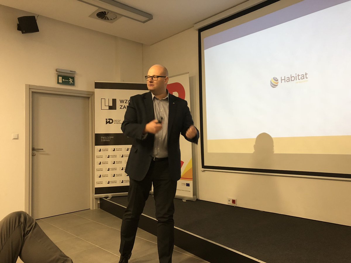 TechKlubKielce's tweet photo. „Sprzedaż heurystyczna - od leadu do kontraktu” @KonradSzczypczy na #TechKlub https://t.co/mSnKizhQck