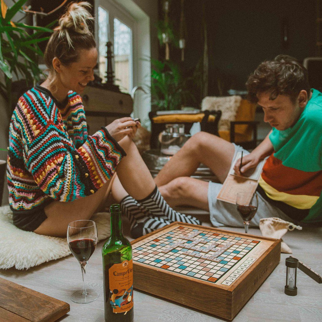 As it cools down outside, we'll be warming up inside with friends, games and a bottle of Rioja ✌
Photo from <a href="/natinstablog/">Natalia Homolova</a> 🍷