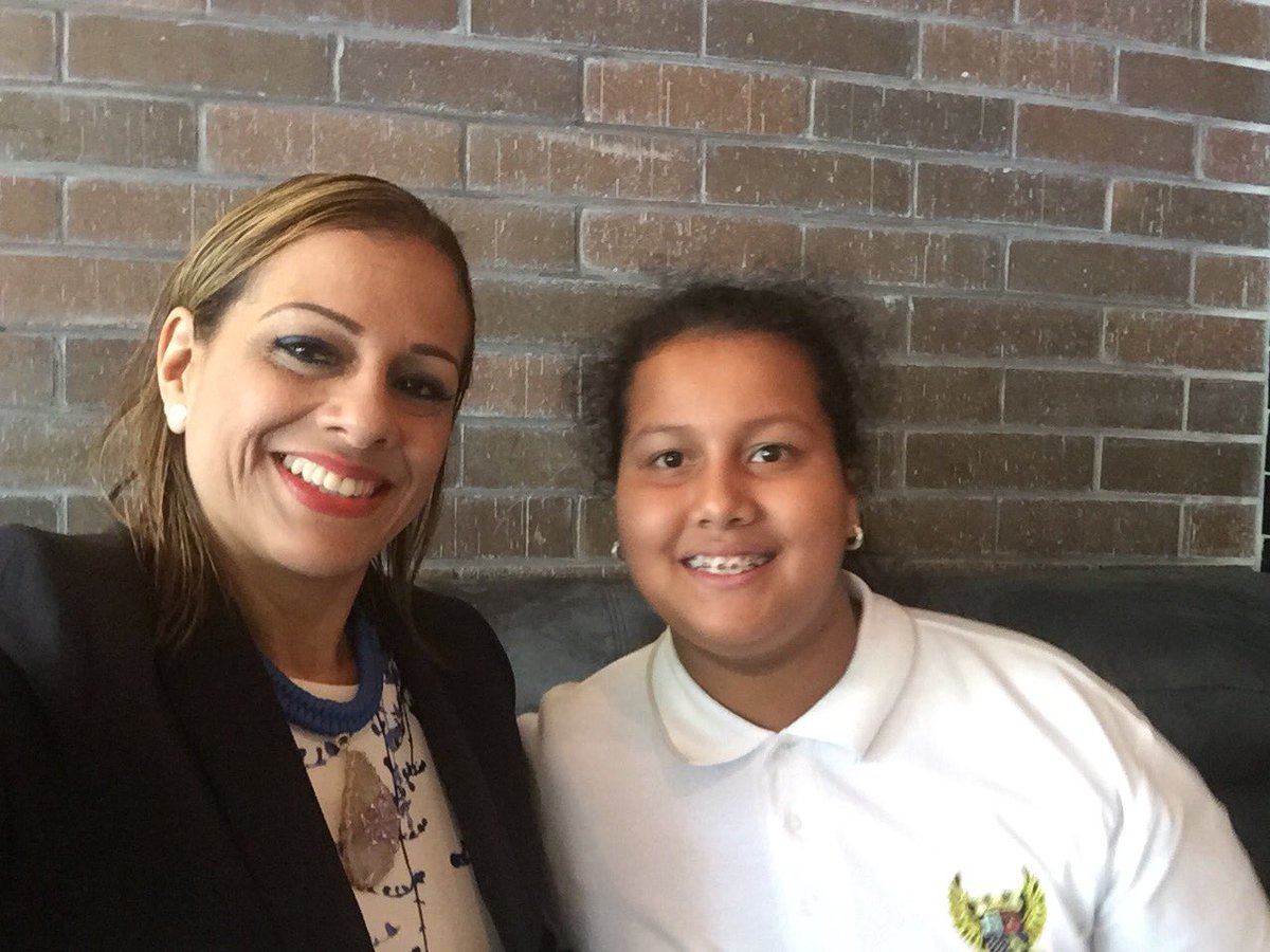 SSOTILLOR's tweet photo. Que feliz me siento, ya se creció mi princesa @sandi_pty, extremando frenos y ademas almorzando con mami @ssotillor #madreehija #felices #amigasinseparables https://t.co/ISYPR5ZrB1